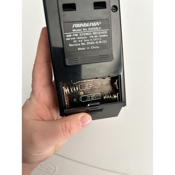 Vintage Retro Soundesign Mini Small Portable AM/FM Radio & Hanging Clip 2020BLK - Picture 3 of 6